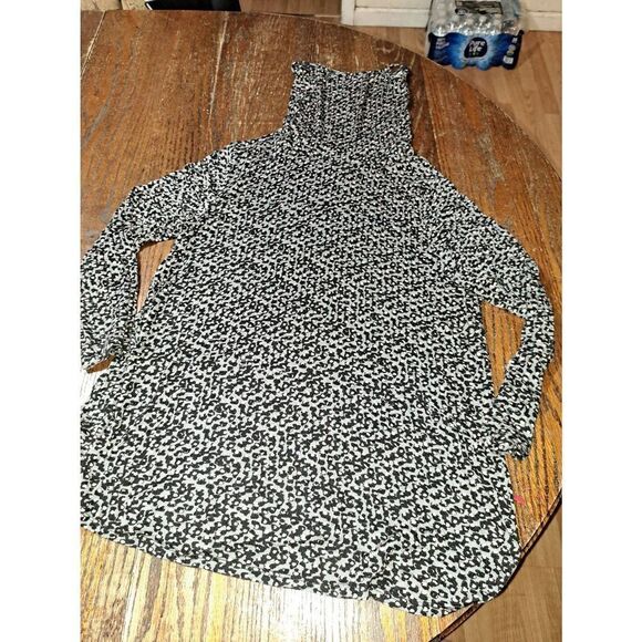 Large Bobeau Long Sleeve Grey Pink Built in Face Covering Pullover Shirt Top - Picture 1 of 3